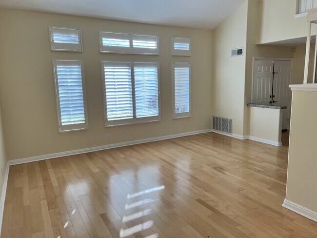 Foto del edificio - $4,500 - 4 Bed / 3 Bath House in Rancho Del Rey
