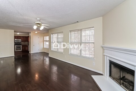 Foto del edificio - 10119 Deep Creek Drive