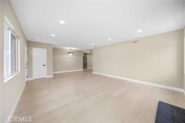 Foto del edificio - 9183 Beachy Ave