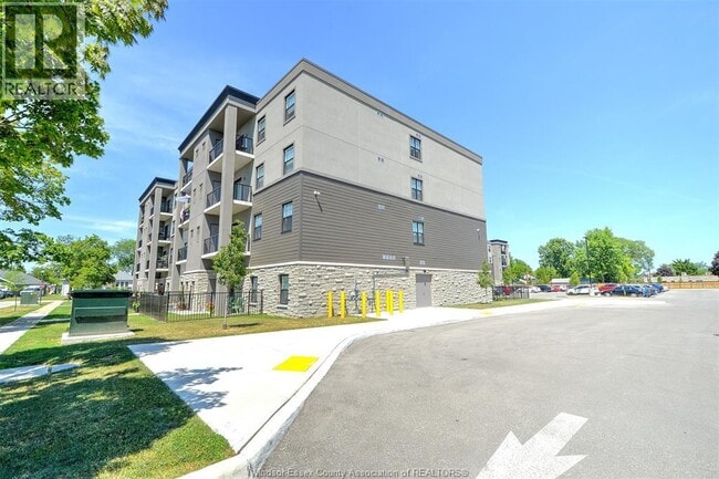 Building Photo - 207 Brock St