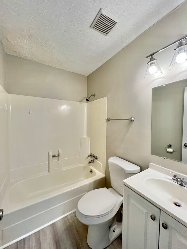Building Photo - 1362 Dix Dr