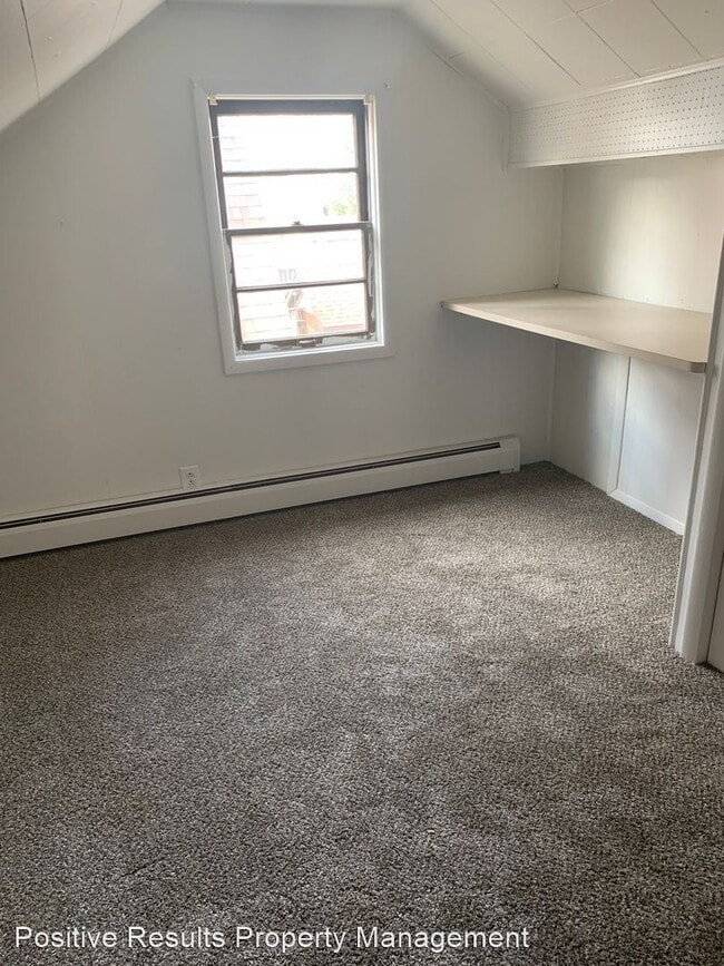 Building Photo - 3 br, 1 bath House - 2211 Benderwirt Ave