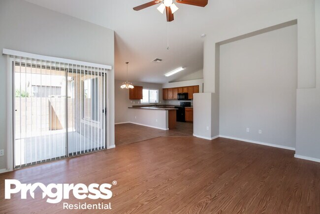 Foto del edificio - 25549 W Winslow Ave