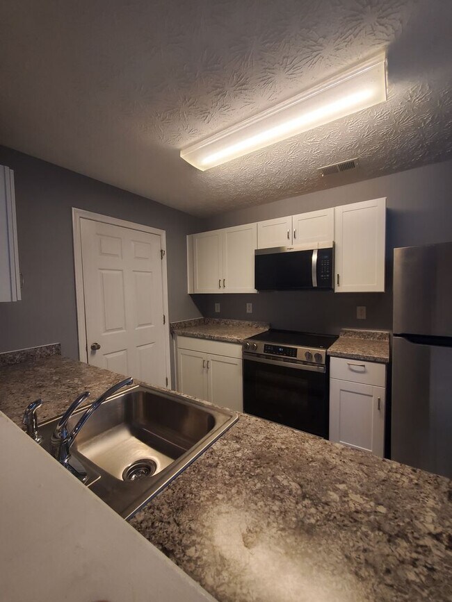 Foto del edificio - 17301 Waldrop Cove