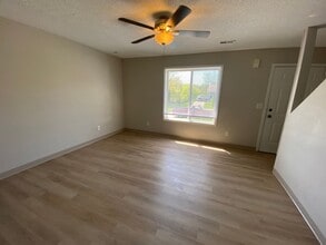 Building Photo - 1630 Pleasant View Dr