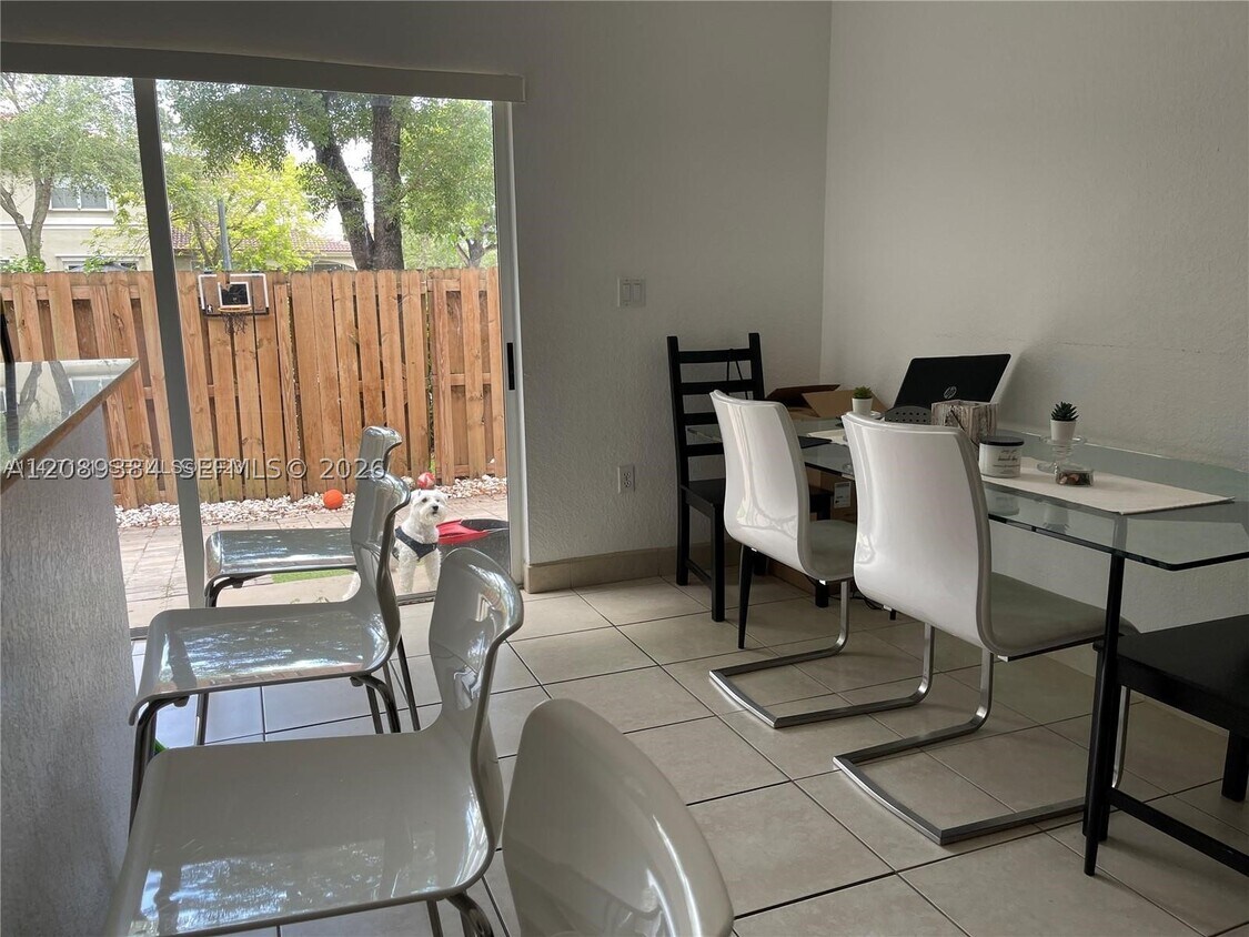 Foto del edificio - 10760 NW 82nd Terrace
