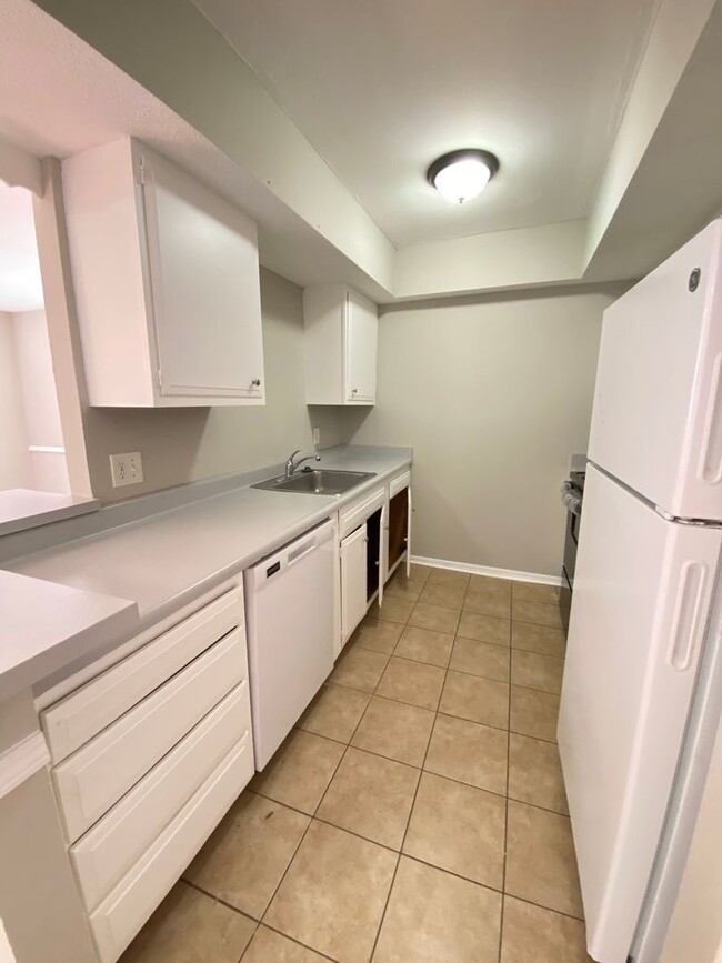 Foto del edificio - Spacious 1 BED 1 BATH