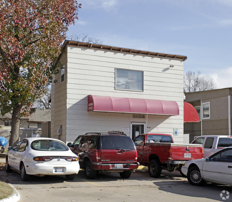 Building Photo - Sierra Crossing Apartments