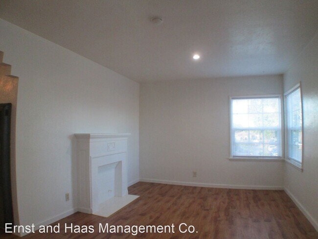 Building Photo - 109-115 E Allington St