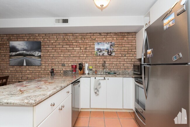 Foto del edificio - 2828 N Burling St