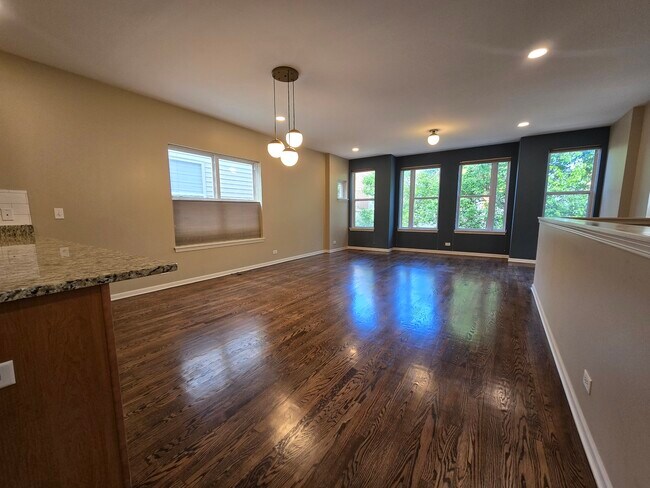 Foto del edificio - 1844 N Lockwood Ave
