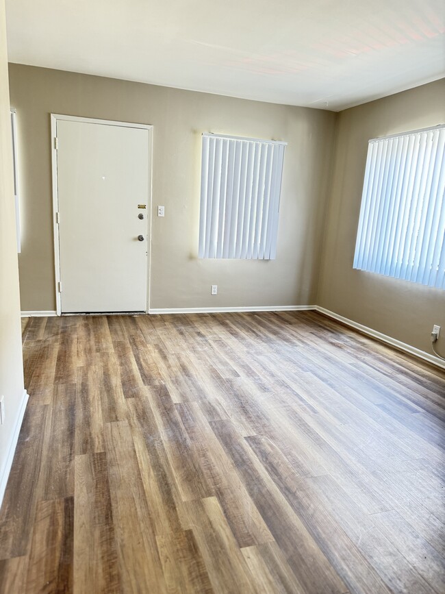 Foto del edificio - 6112 Vineland Ave