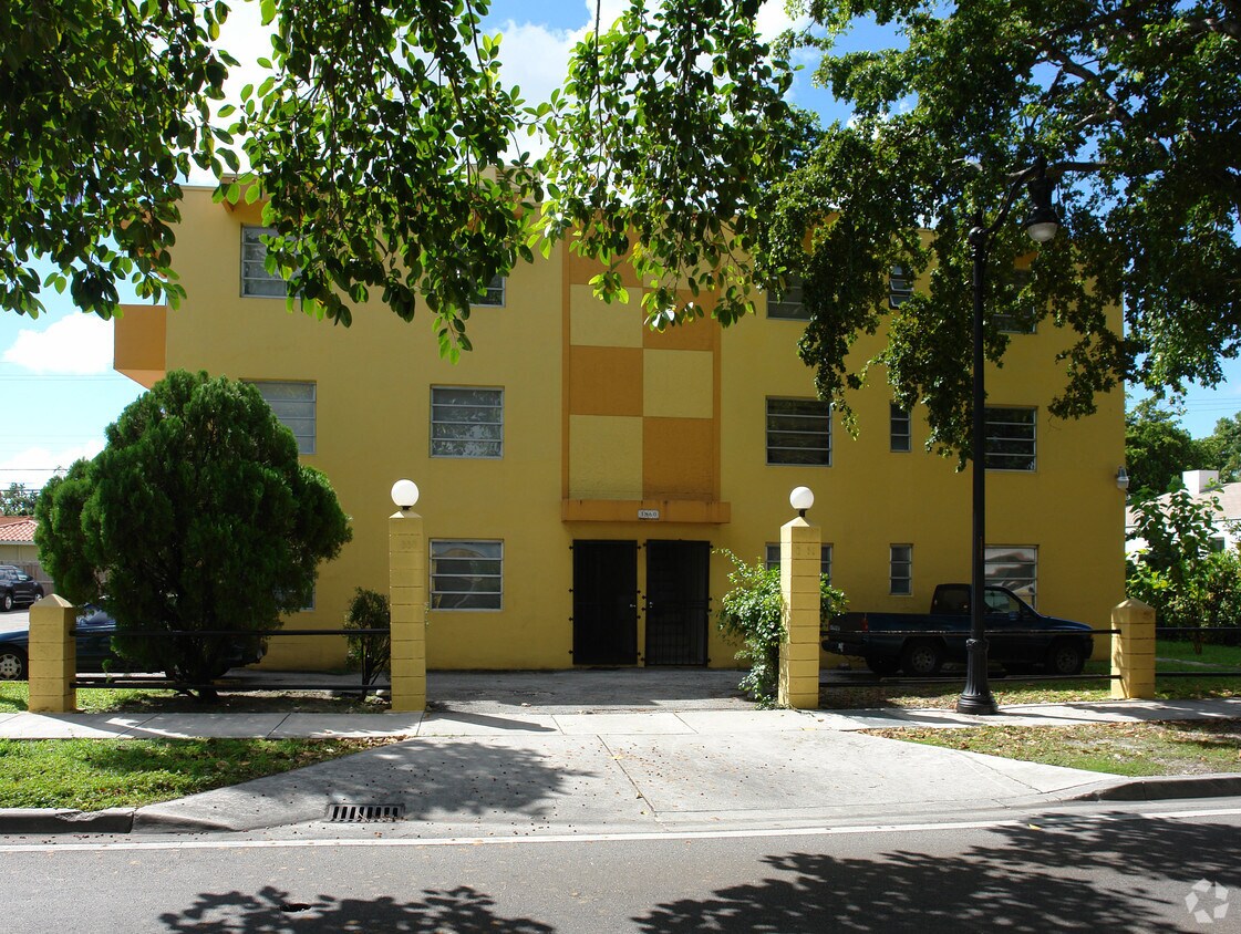 Foto principal - 1860 Coral Way