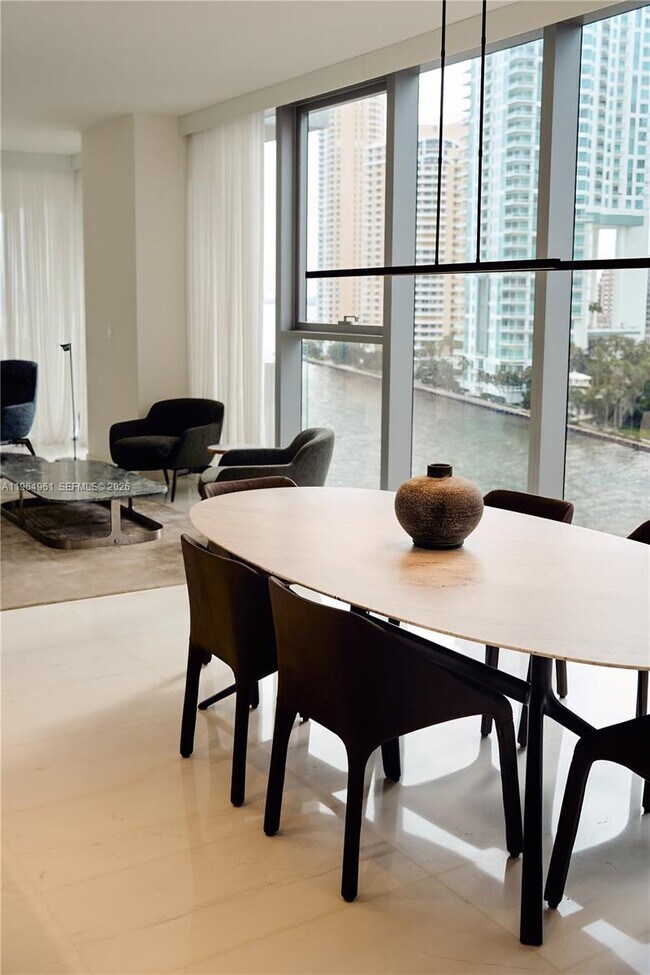 Foto del edificio - 300 Biscayne Blvd Way