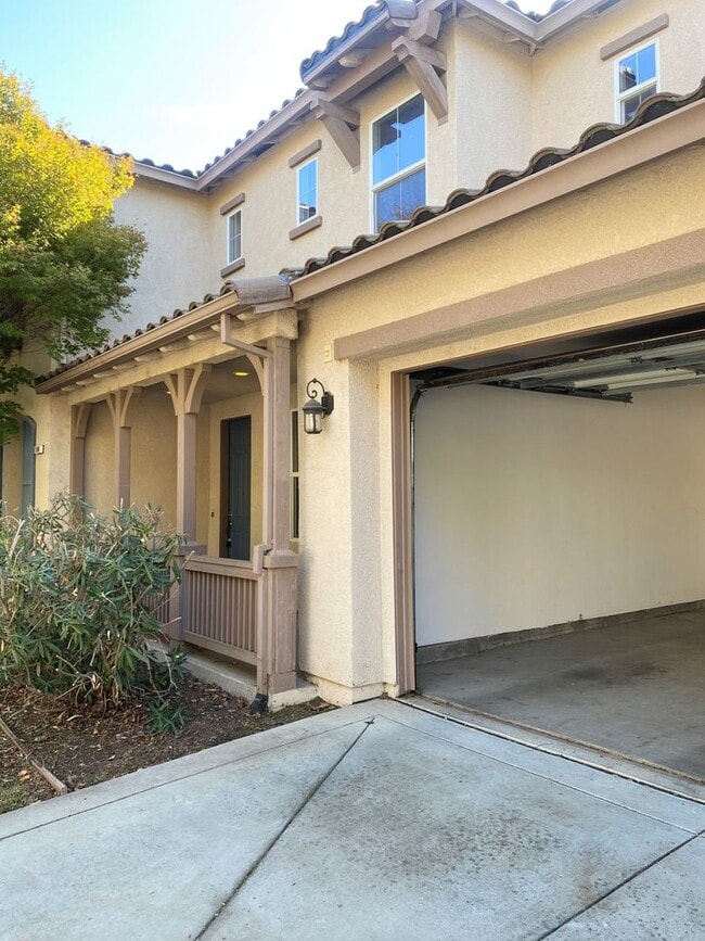 Building Photo - Available NOW and a Must SEE!