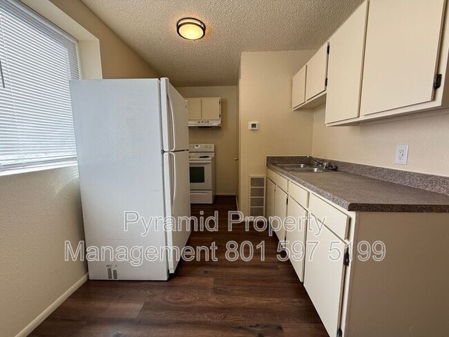 Building Photo - 513 E 700 S
