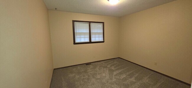 Foto del edificio - 4 Bedroom 2 Bathroom home in Willard Schools with a Huge Fenced Yard for $1,695!