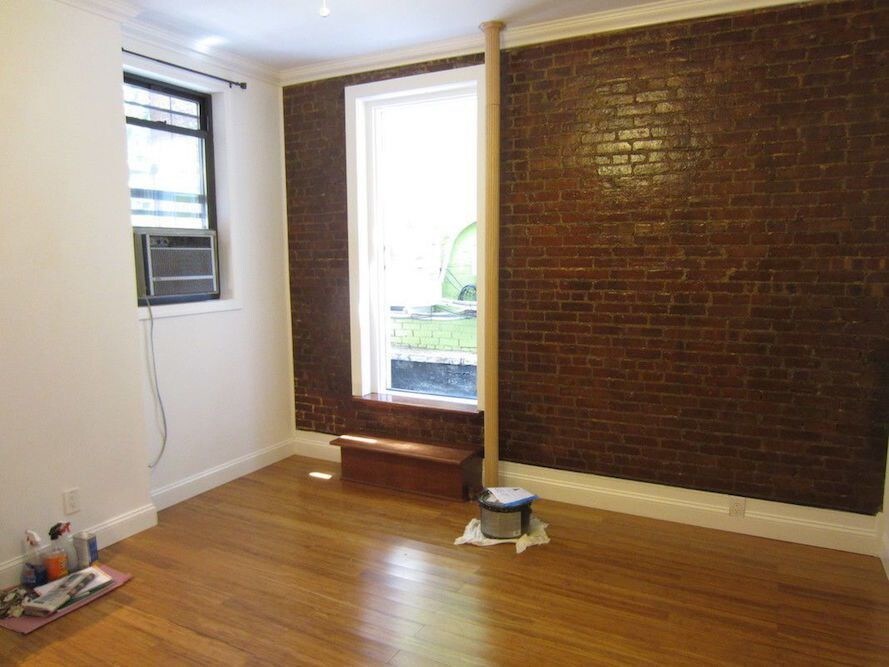 Primary Photo - 201 E 82nd St