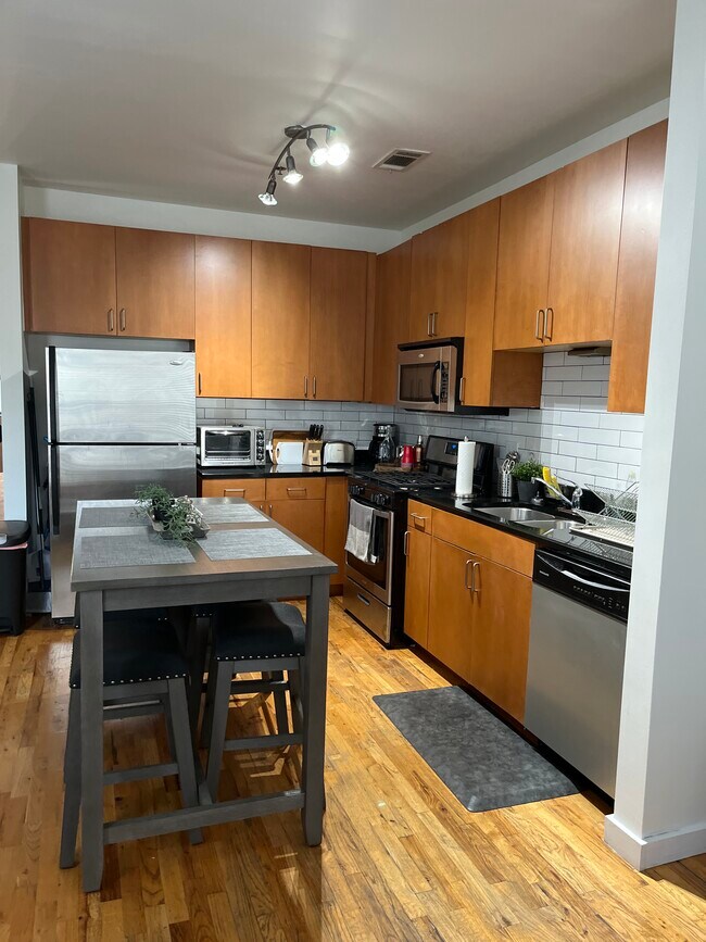 Fully stocked kitchen - 238 Walker St SW