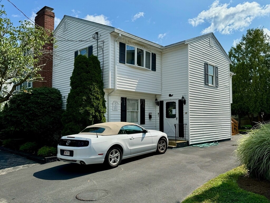 Primary Photo - 19 Central St