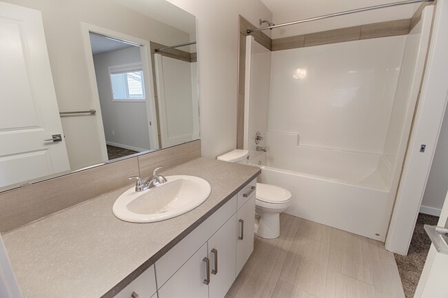 Building Photo - 739 Coalbrook Close W