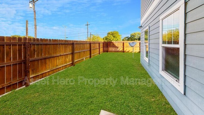 Building Photo - 1100 Oney Hervey Dr