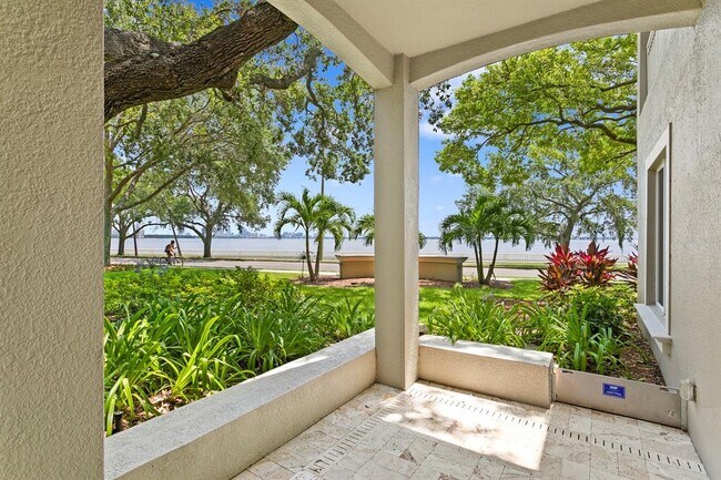 Foto del edificio - 3507 BAYSHORE Blvd