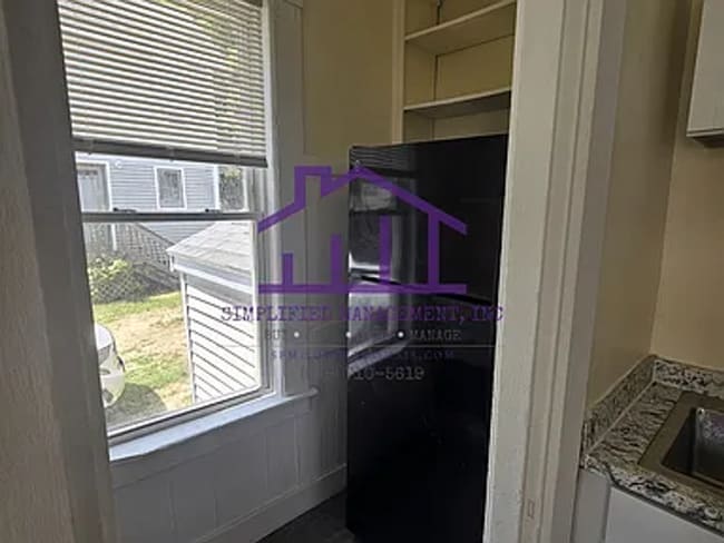 Foto del edificio - 5-Bedroom, 1-bathroom Unit available in Do...