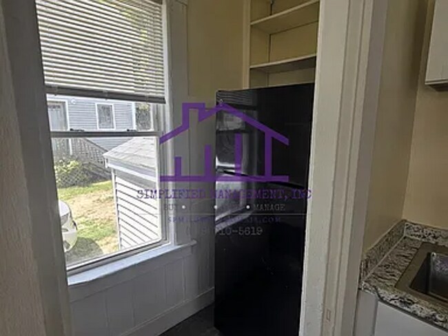 Foto del edificio - 5-Bedroom, 1-bathroom Unit available in Dover, NH!