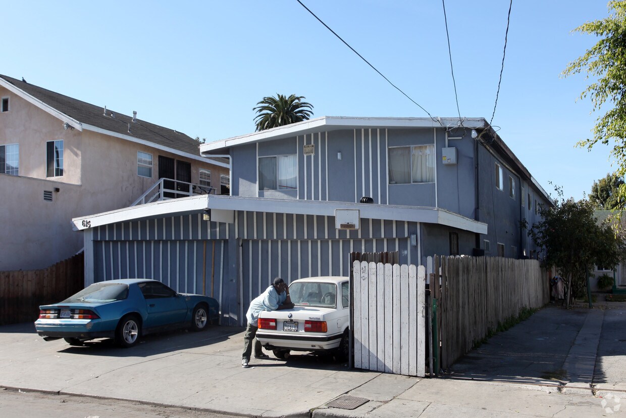 Primary Photo - 615 Cerritos Ave