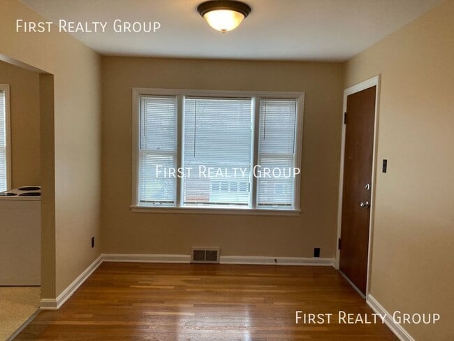 Building Photo - 2901 Grand Ave