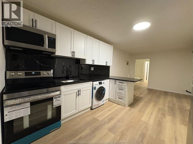 Photo du bâtiment - 1374 Wyandotte St E