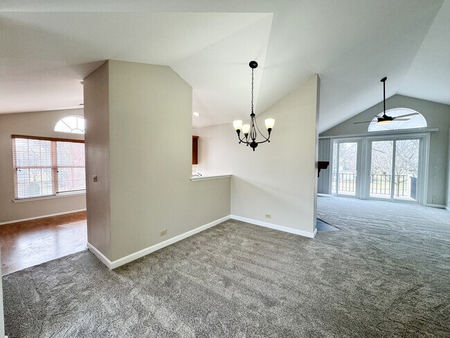 Foto del edificio - 450 Cromwell Cir