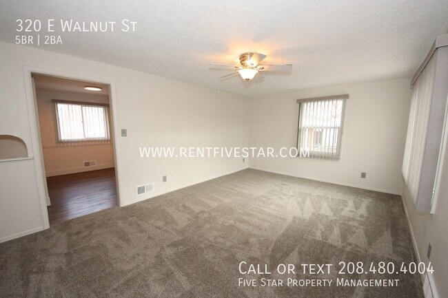 Building Photo - Beautiful Brick Home! Visit rentfivestar.c...