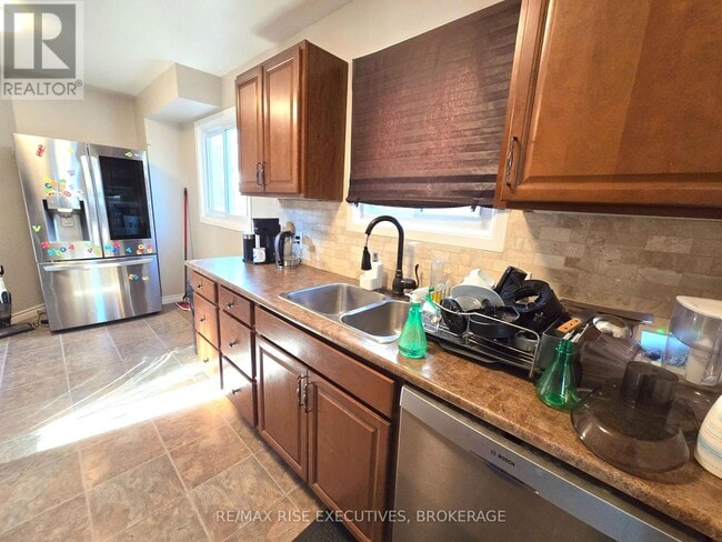 Building Photo - 1117 Wintergreen Crescent