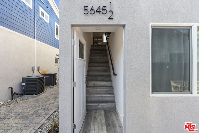 Building Photo - 5645 Willowcrest Ave