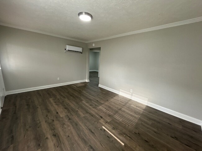 Building Photo - 112 Holland Ave