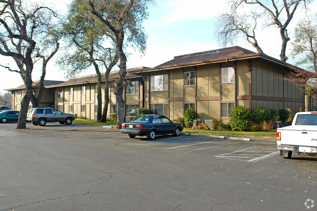 Building Photo - 381 South St