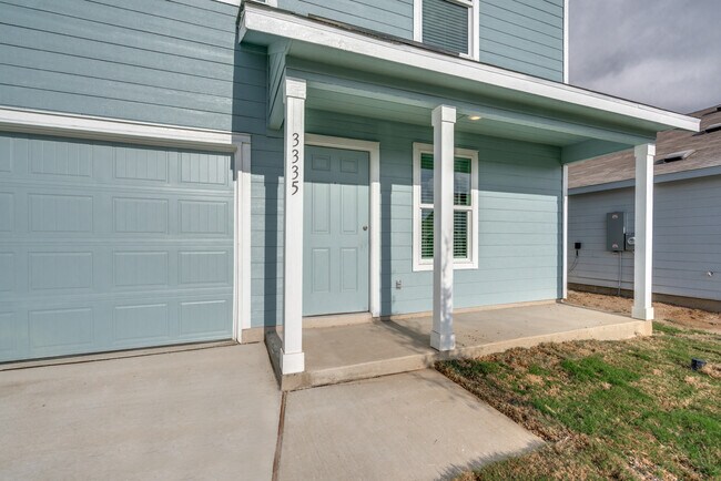 Building Photo - 3335 Gingham Pt