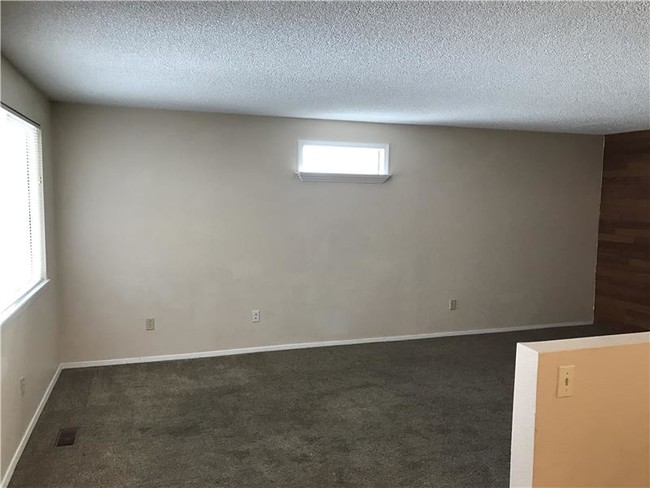 Building Photo - 5875 Streamside Pl