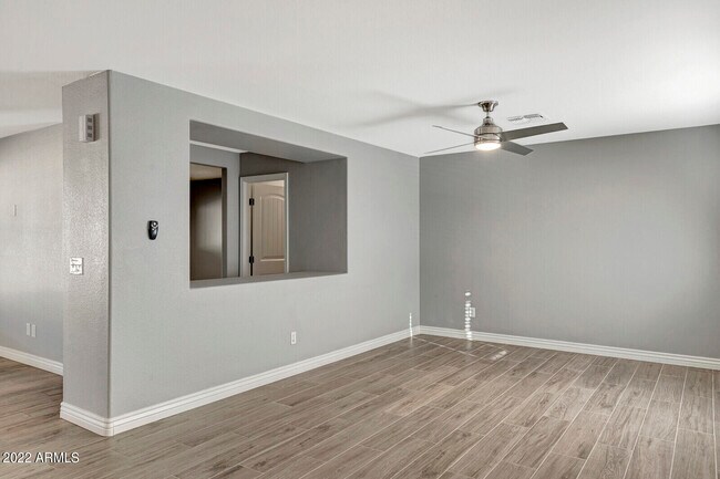 Foto del edificio - 15302 N 158th Ln