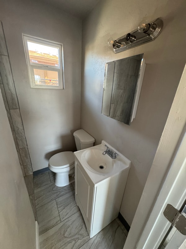 Building Photo - 309 W 44th St