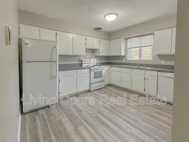 Building Photo - 4717 Gladstone St