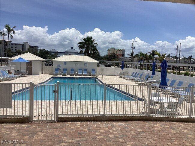 Foto del edificio - 6900 Estero Blvd