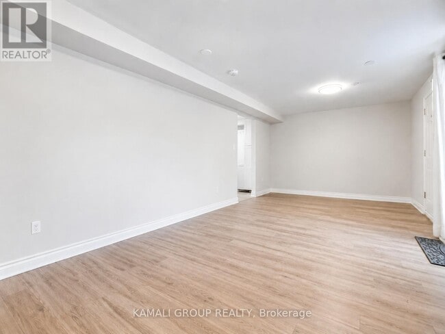 Building Photo - 580 Capilano Crescent