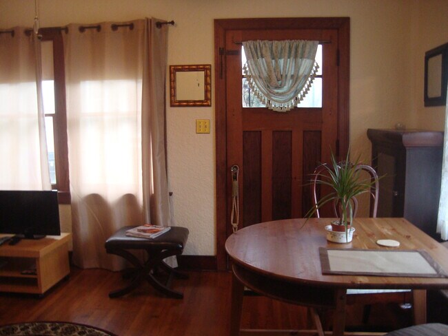 Side view of dining area - 2748 C St