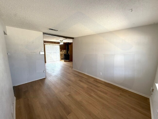 Building Photo - AVAILABLE NOW!!! Lovely 3-Bedroom 1.5-Bathroom in Duncanville - Two blocks from the Duncanville H...