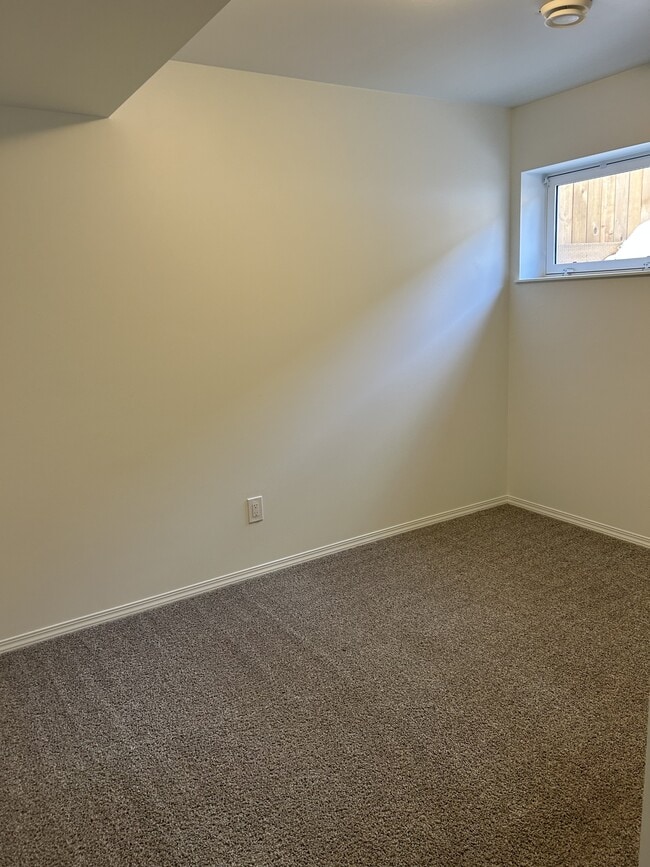 Building Photo - 7612-7136 136 Ave NW