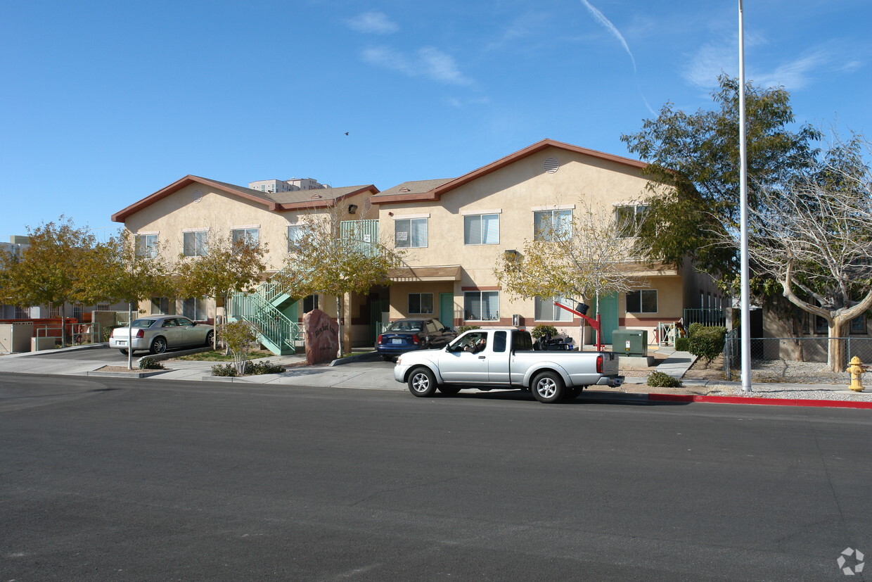 Building Photo - Blanchard Arms