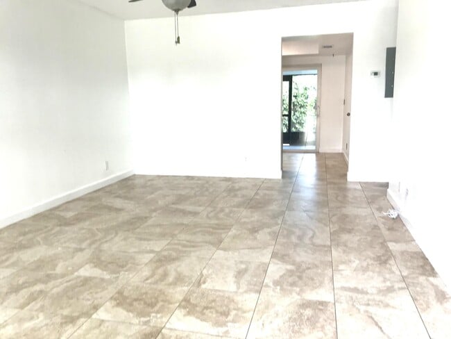 Foto del edificio - 2858 N Dixie Hwy